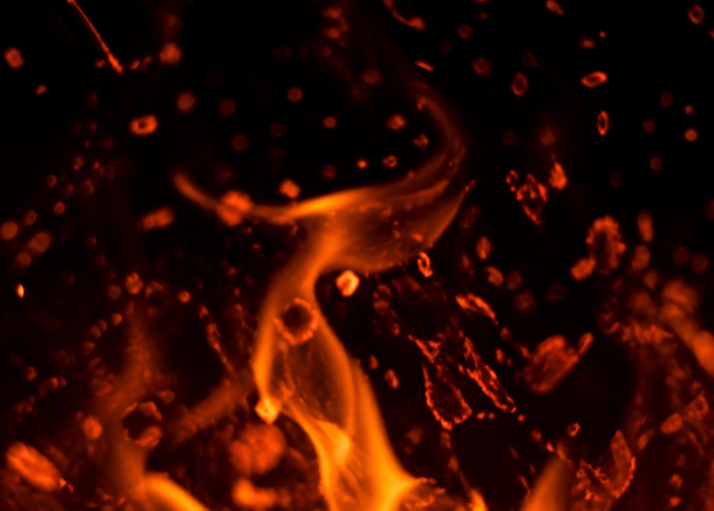 Brasas encendidas durante una formación de EspetArt Academy