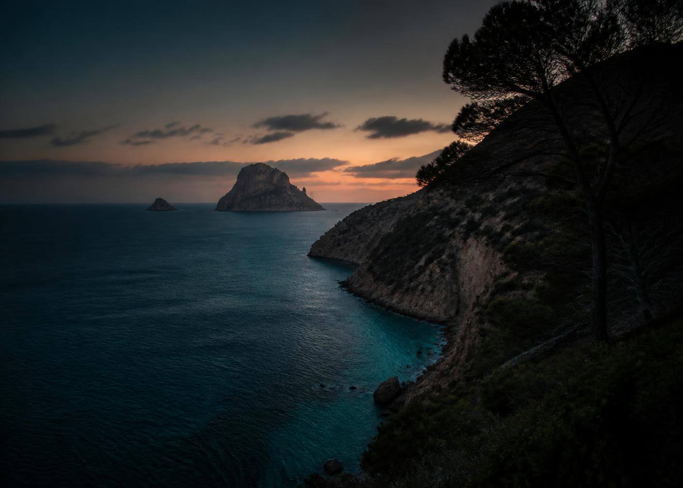 Costa de Ibiza al atardecer